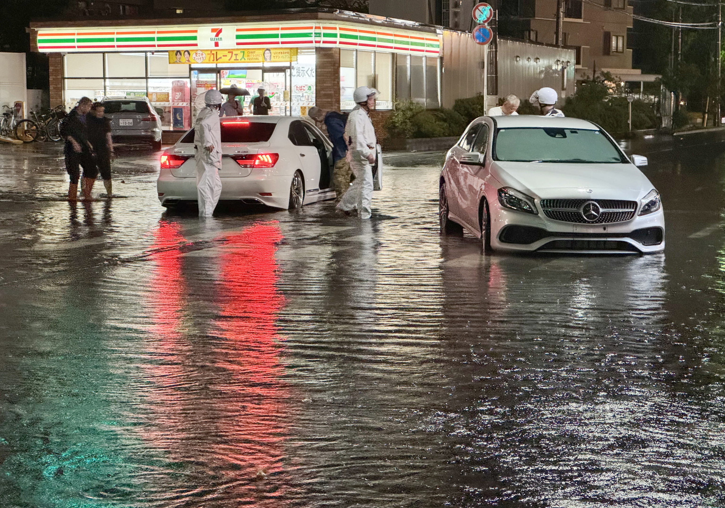 Al menos seis muertos por las lluvias torrenciales y las inundaciones en Japón