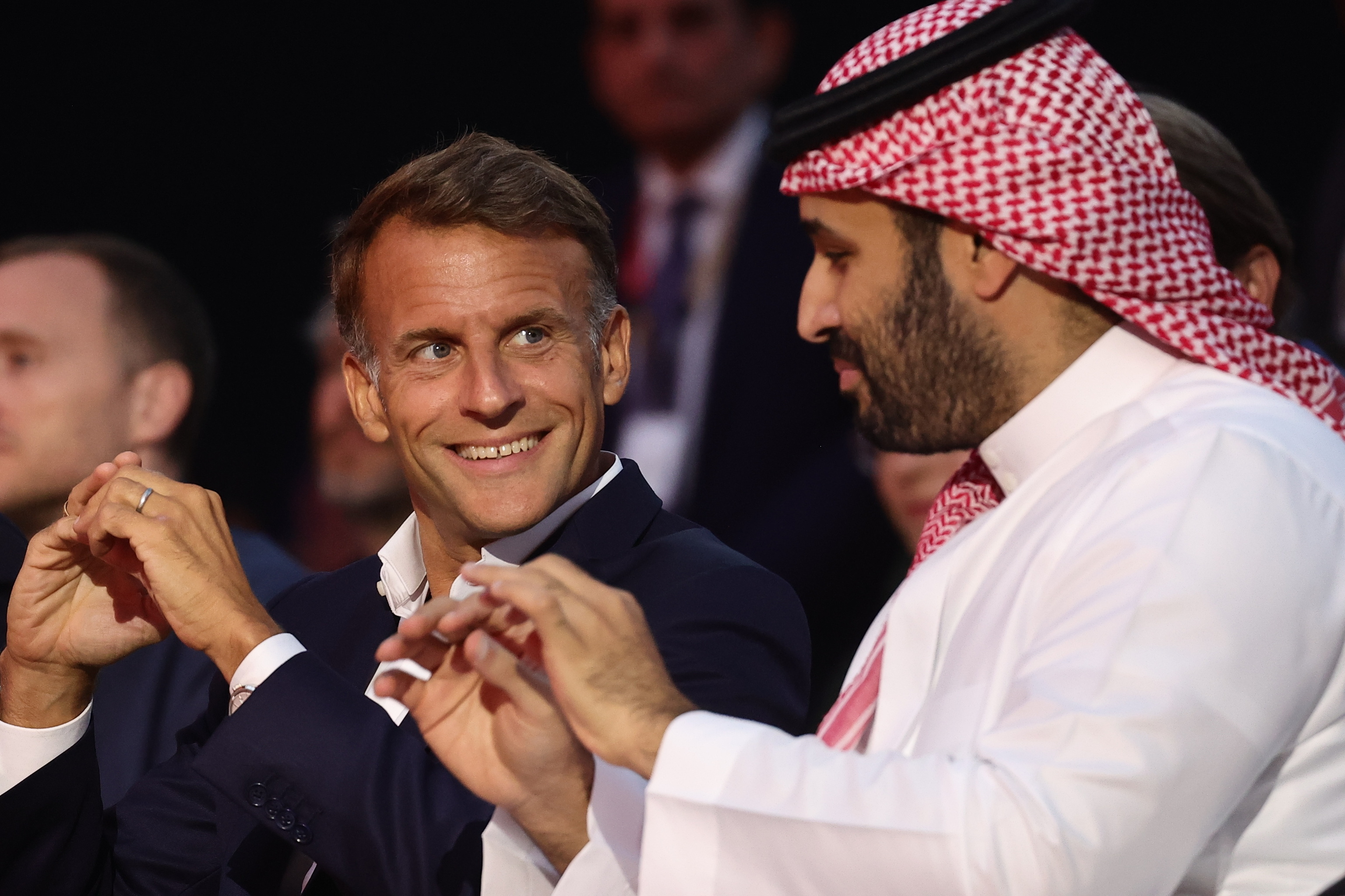 Macron woos nu Bin Salman pour maintenir l'influence française au Moyen-Orient et faire des affaires
