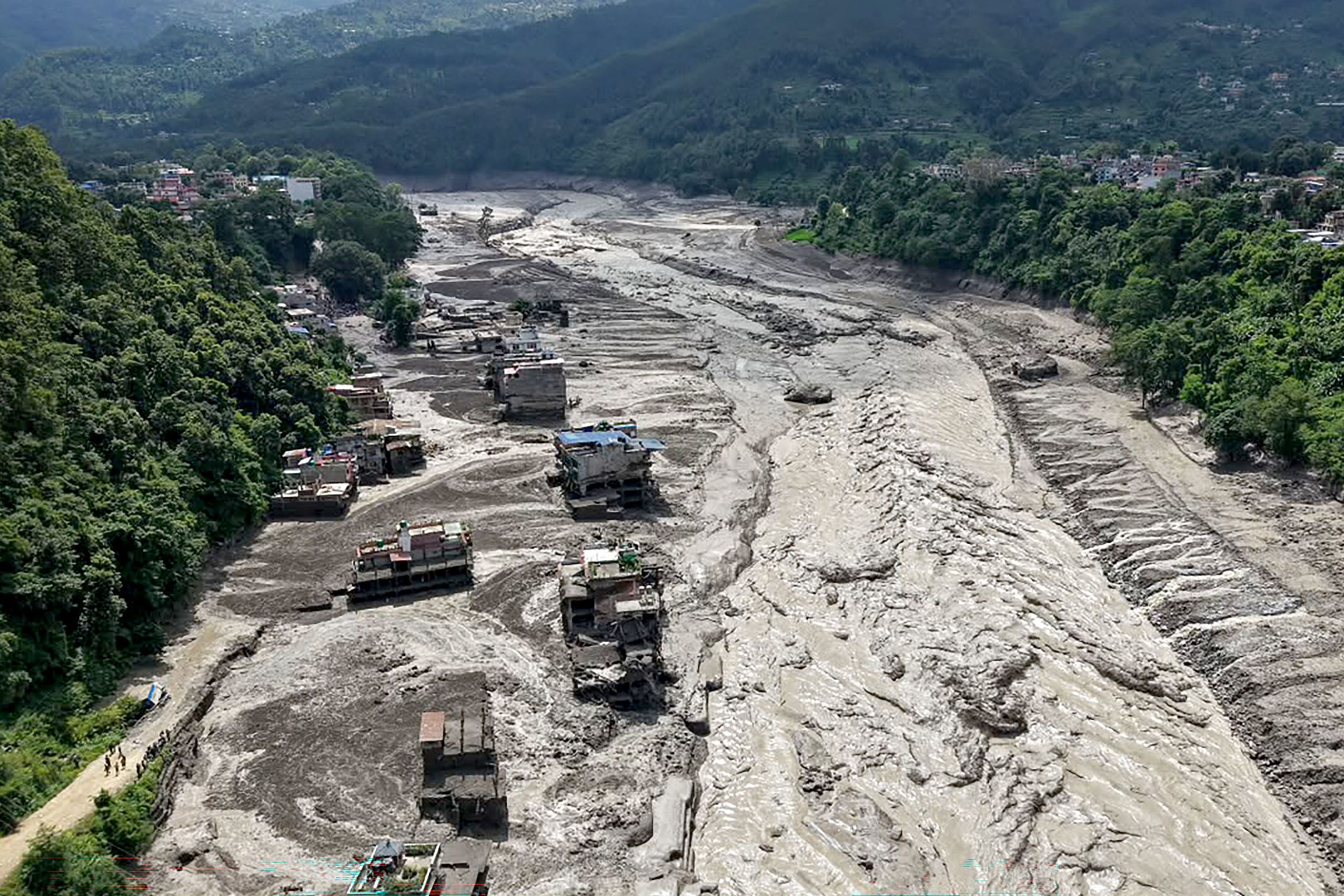Tajani, dos italianos involucrados en la tierra en Nepal bajo buenas condiciones
