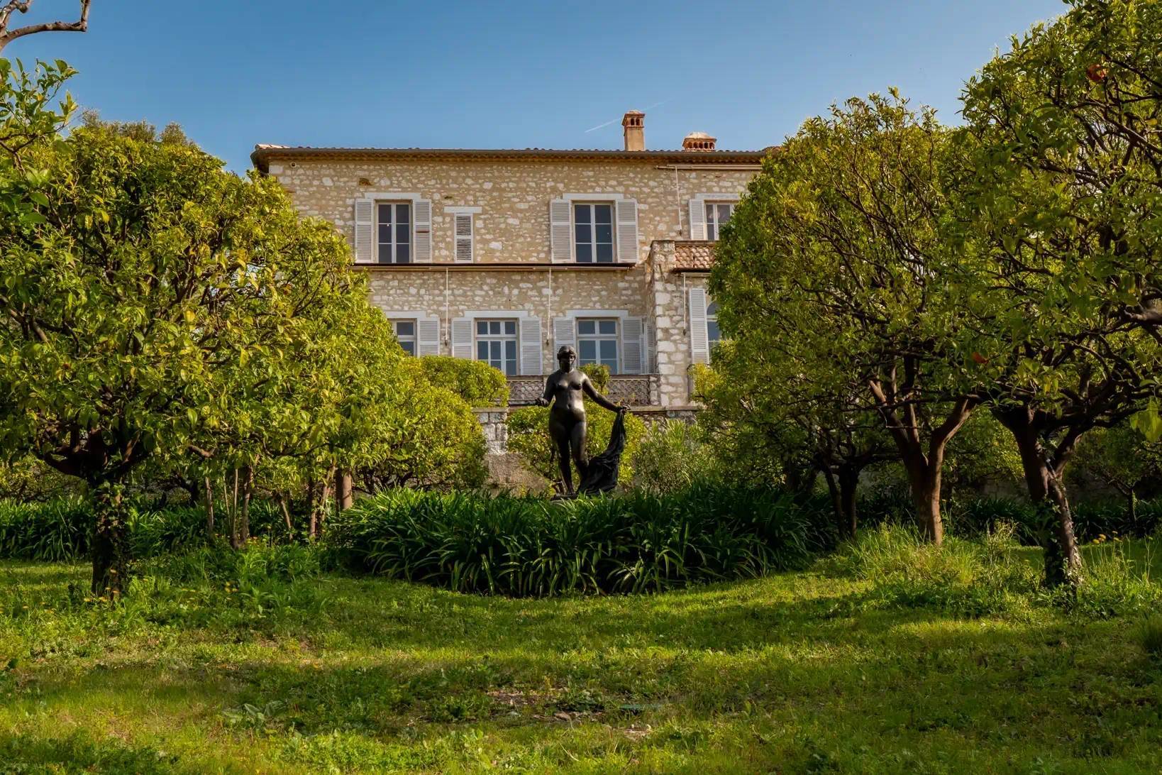 Cagnes-sur-Mer: the Renoir Museum, several stolen works