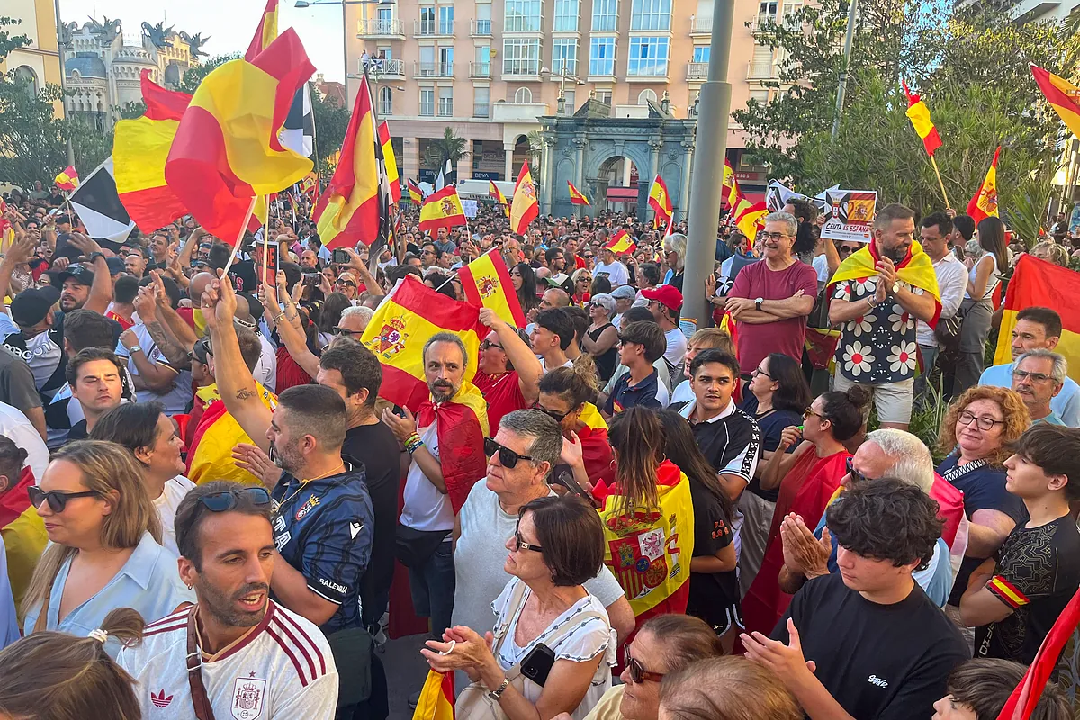 El Gobierno da marcha atrás y retirará los polideportivos como centros de acogida en medio de las protestas