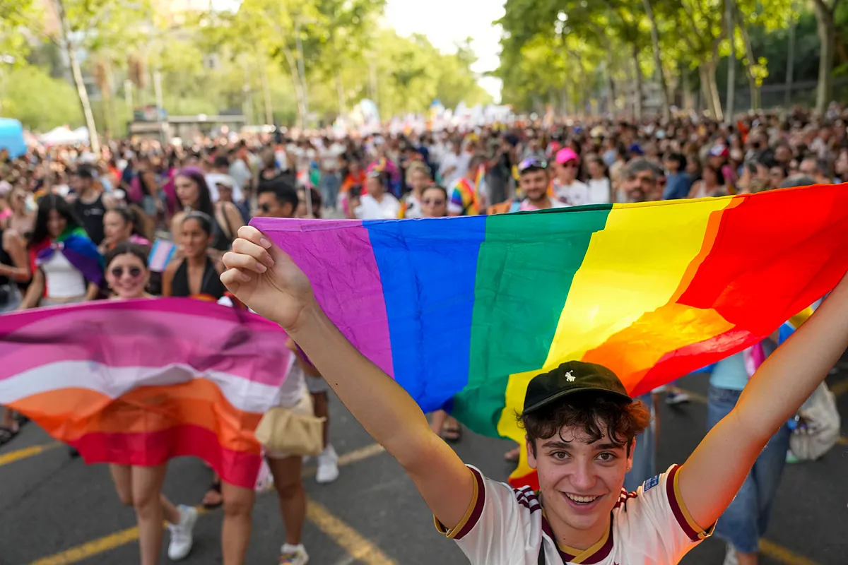 El Pride Barcelona saca a la calle a 140.000 personas en favor del respeto y la diversidad