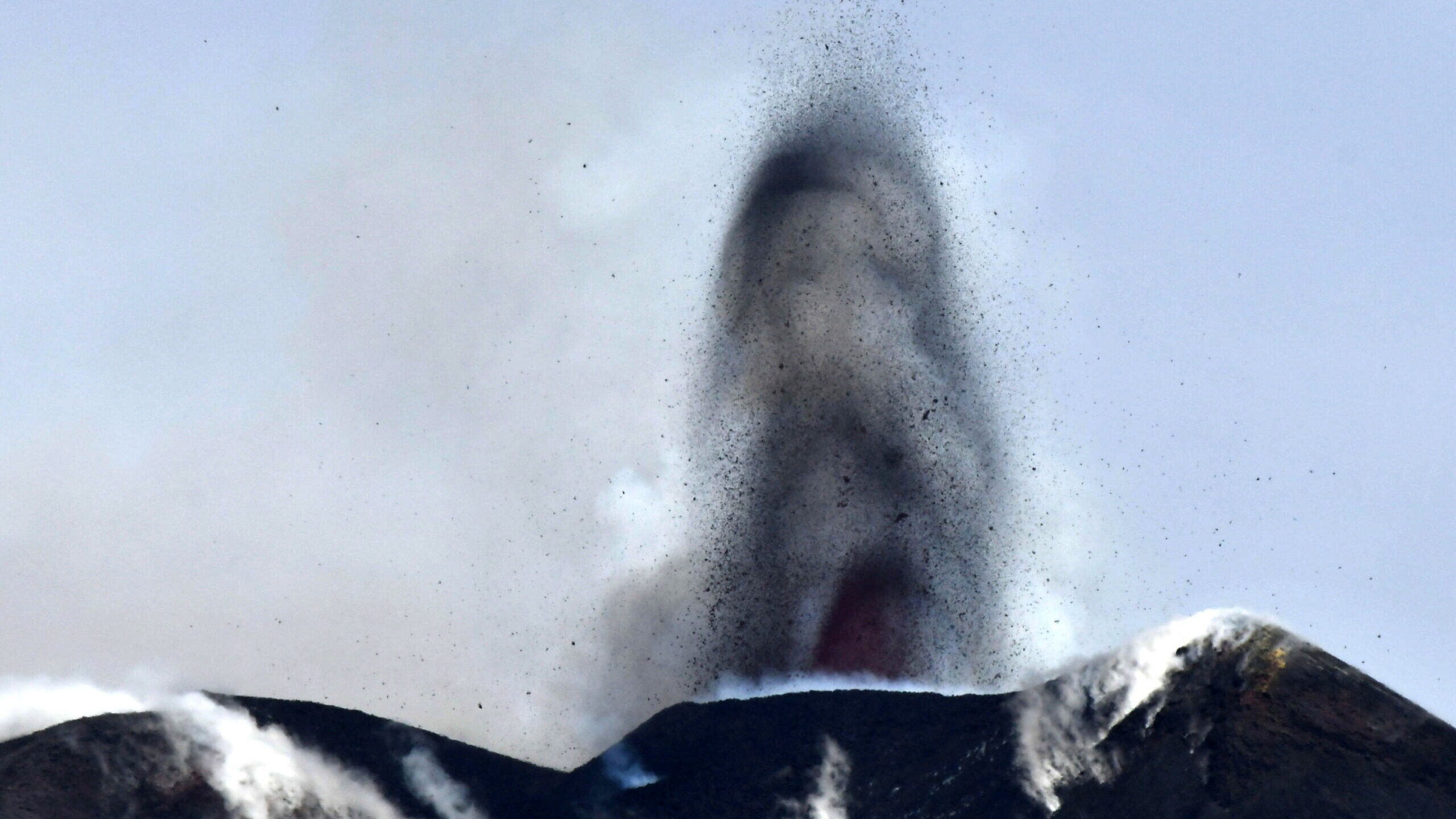 Volcano eruption Etna leads to cancellation of 130 flights in Sicily