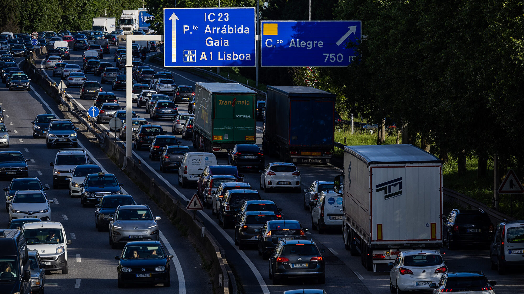 Seguro promulga diploma que prohibe pesados de mercancías en la VCI en Oporto