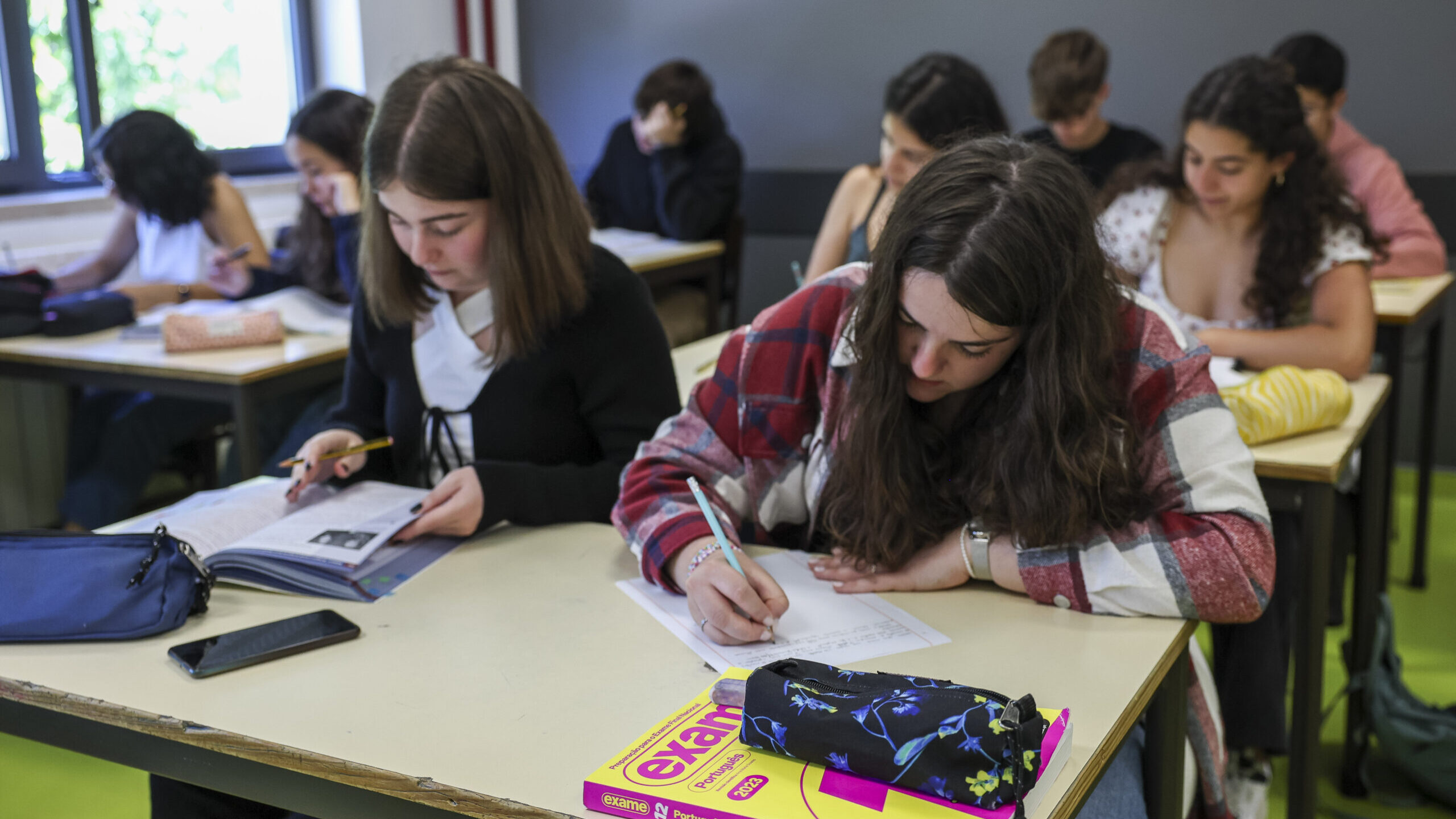 Sin enlace automático: acceder a exámenes requiere pedido