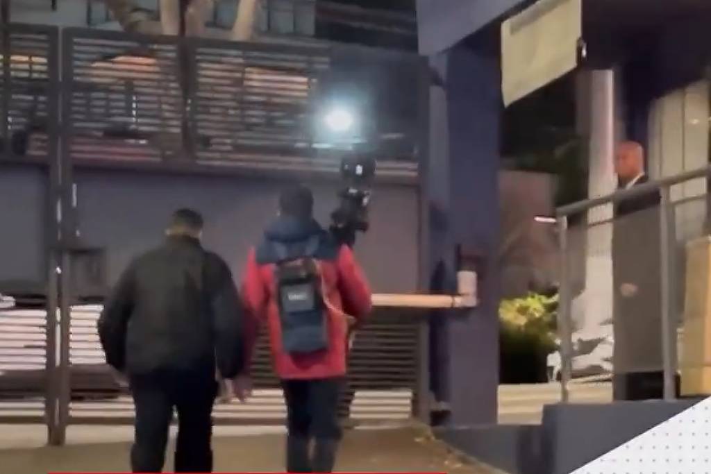 GlobeNews Cinegrapher is expelled from Band debate after assaulting reporter