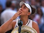 Linda Noskova ends Karolina Muchova in the Wimbledon final