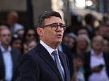 Andy Burnham más reciente: Gabinete para reunirse por primera vez en el backlash sobre la factura de electricidad "sin financiación" de PM