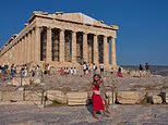 Les touristes américains poignardés dans l'Acropole d'Athènes attaque comme étalon de police