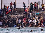 Casi 3.000 migrantes han entrado en el enclave español este año, con funcionarios advirtiendo de una crisis similar a la de mayo de 2021