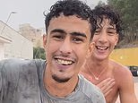 مهاجرون يصورون أنفسهم مشجعين في شوارع "سيوتا" بعد "آلاف الشباب"
