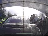 Watch: Le conducteur appelle 999 alors qu'il accélère à Jaguar et réclame que les freins ont cessé de fonctionner