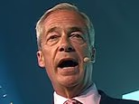 Líder populista británico Farage reivindica reelección como diputado