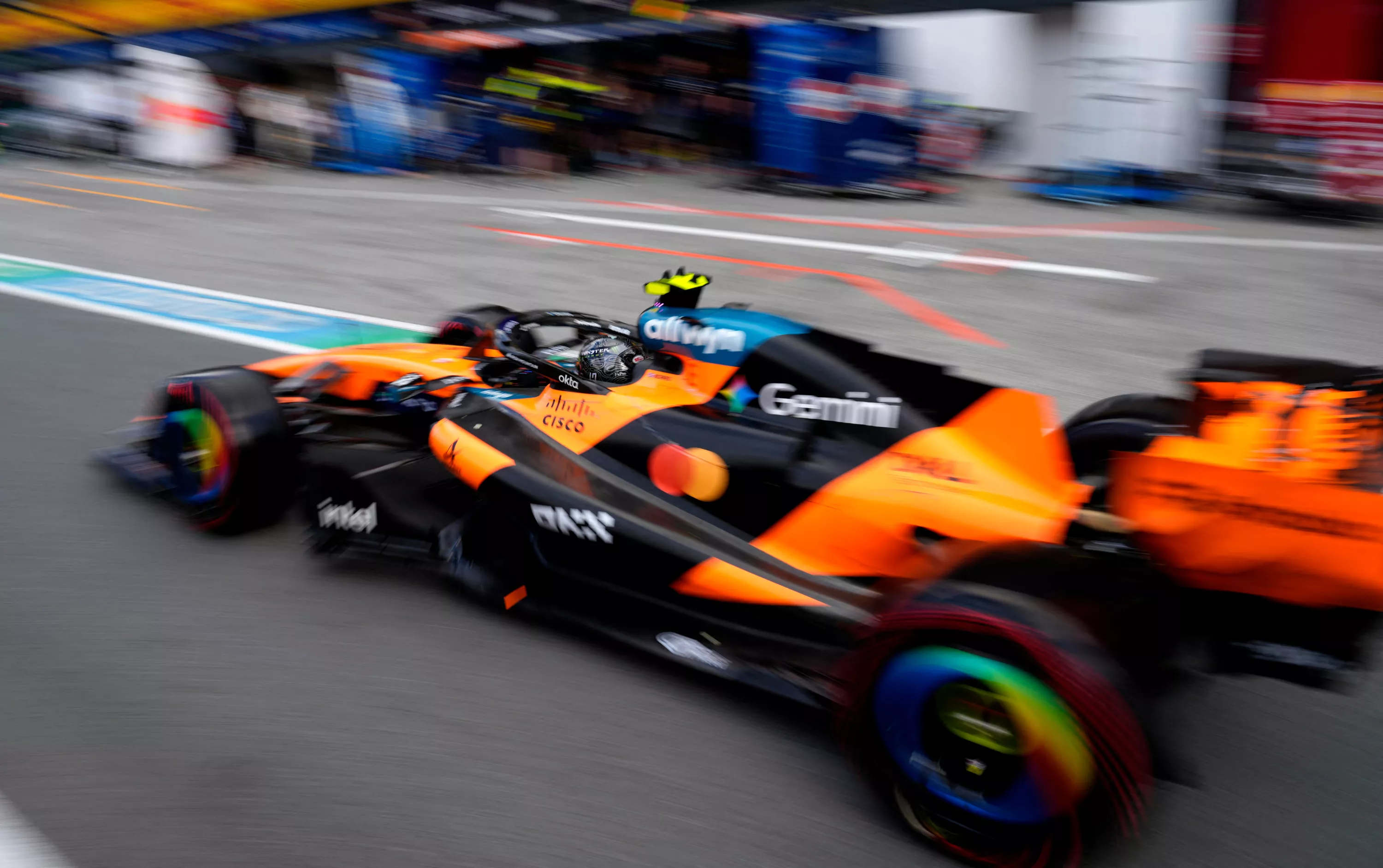 Norris golpea a Russell para posicionarse en Zandvoort