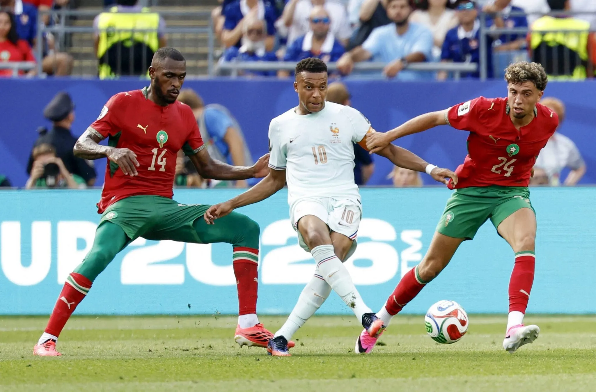 Franco-Moroccan fans celebrated the qualifying of the Blues, favourites of the tournament, for the third time in a row