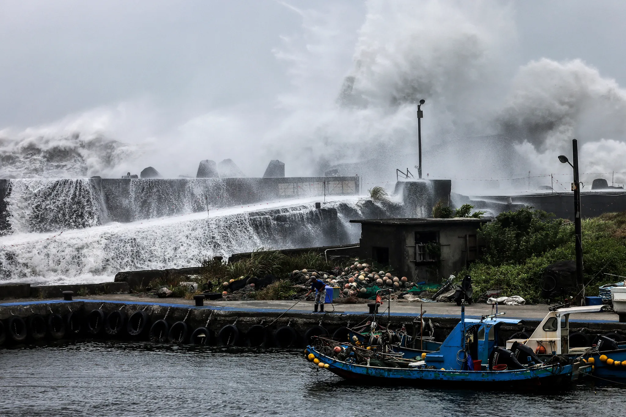 The phenomenon, which avoided Taiwan, is heading towards China at maximum alert on 11 July