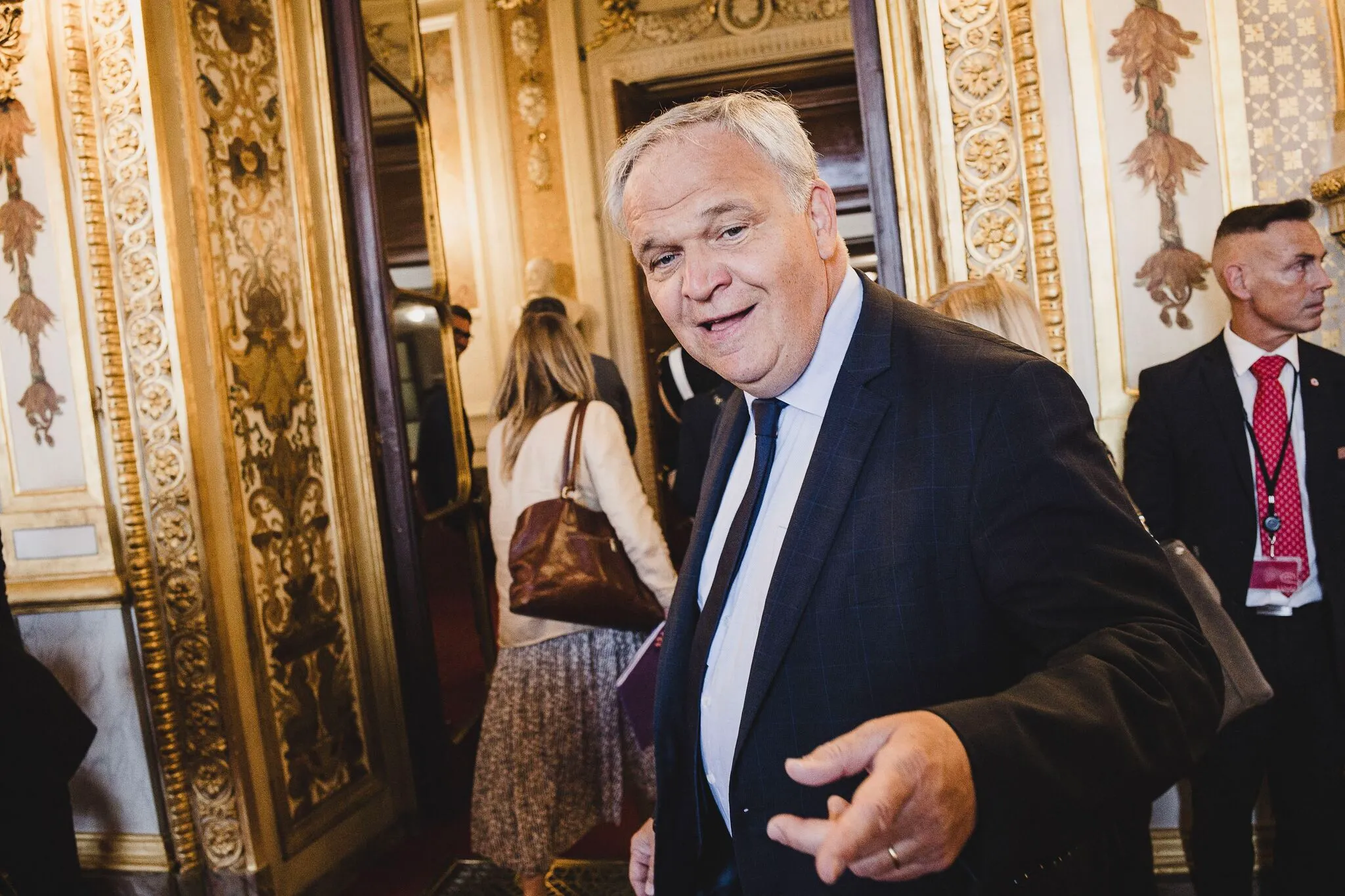 " I am an absolute defender of the rule of law": François-Noël Buffet's great oral against the deputies