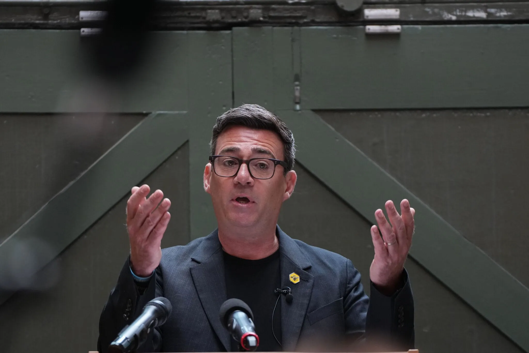 Andy Burnham dernier: Premier ministre en attente de s'engager à être «unahamedly Labour» quand il devient chef du parti