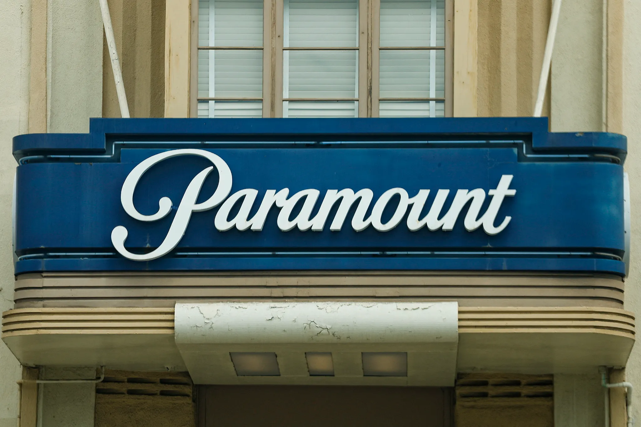 The takeover of Warner Bros by Paramount suspended by a Californian judge