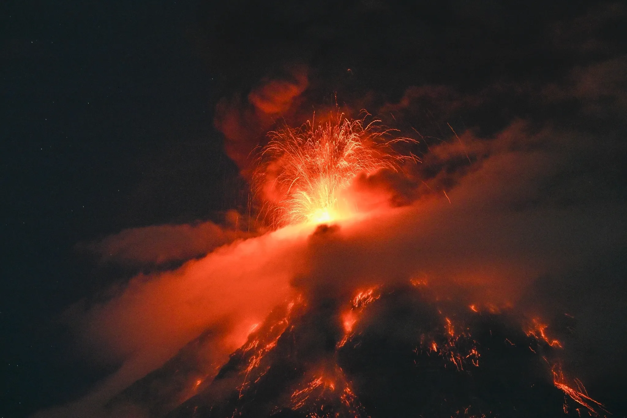 Guatemala: Maximum alert triggered in response to the eruption of Fuego volcano