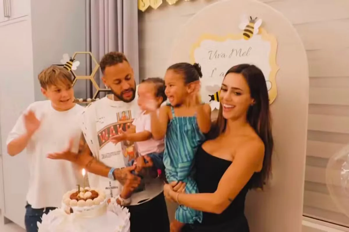 On vacation, Neymar causes a riot at Disney when it comes to ‘steering’