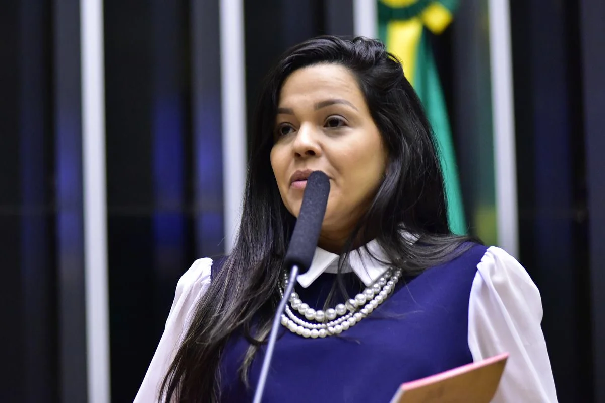 A fight pivot between Michelle and Flavio will take up a seat in the Chamber