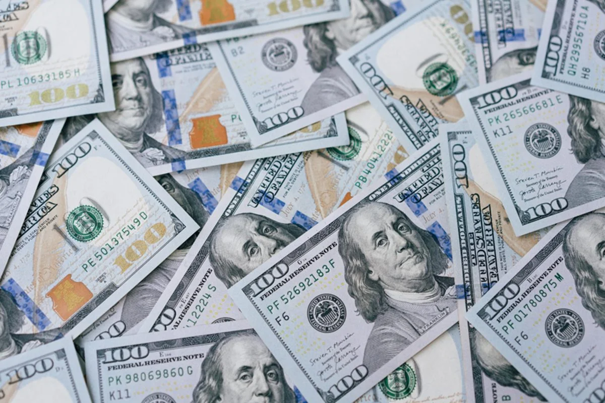 Dollar et Ibovespa ferment semaine stable, mais avec des pertes après tarif
