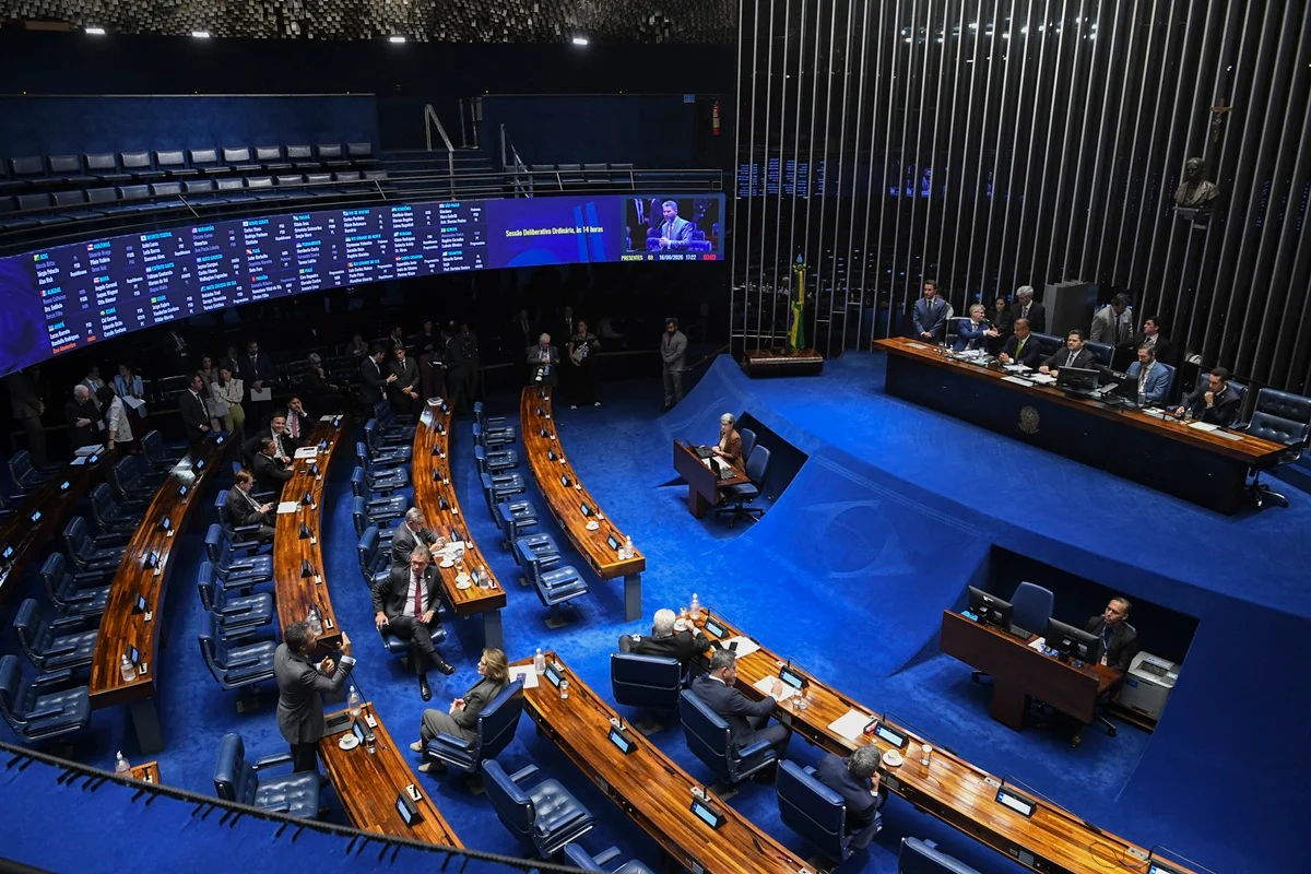 Quest indique un lien entre 4 candidats au Sénat par Paraná