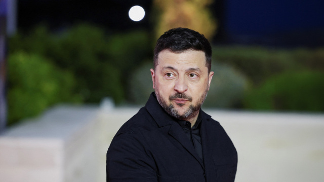 الرئيس الأوكراني يقول أن عملية الإستخبارات ستنتهي يوم الثلاثاء لكن كرملين لا يظهر أي علامات على الانسحاب