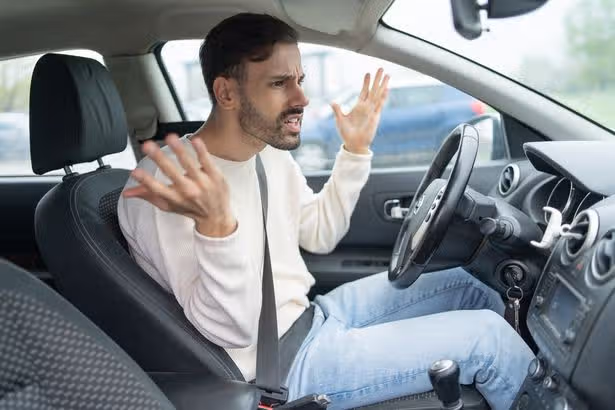 J'ai demandé à 3 experts mes droits légaux si un voisin se trouve devant ma maison ou en voiture