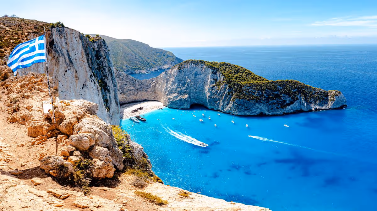 Greek F-16 jet makes emergency landing at Zakynthos airport