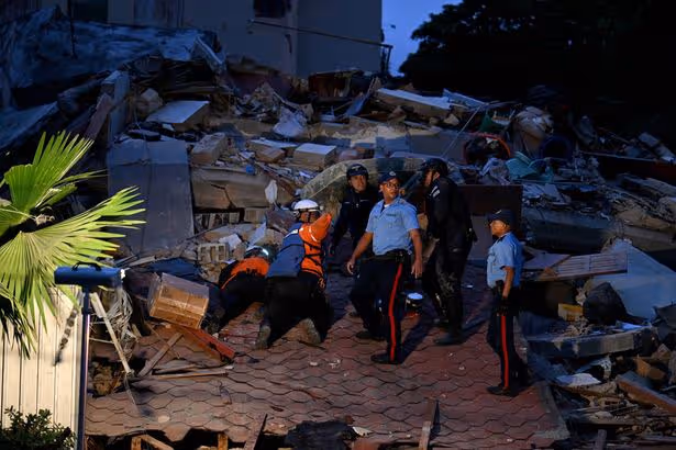 Two powerful quakes shake Venezuela