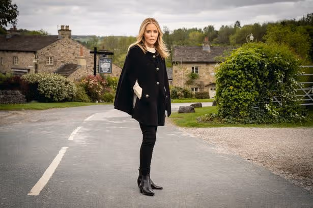 Sadie King revient dans le Dales après 20 ans, apportant des ennuis et des secrets, mais Kensit dit qu'elle n'est pas de retour à plein temps