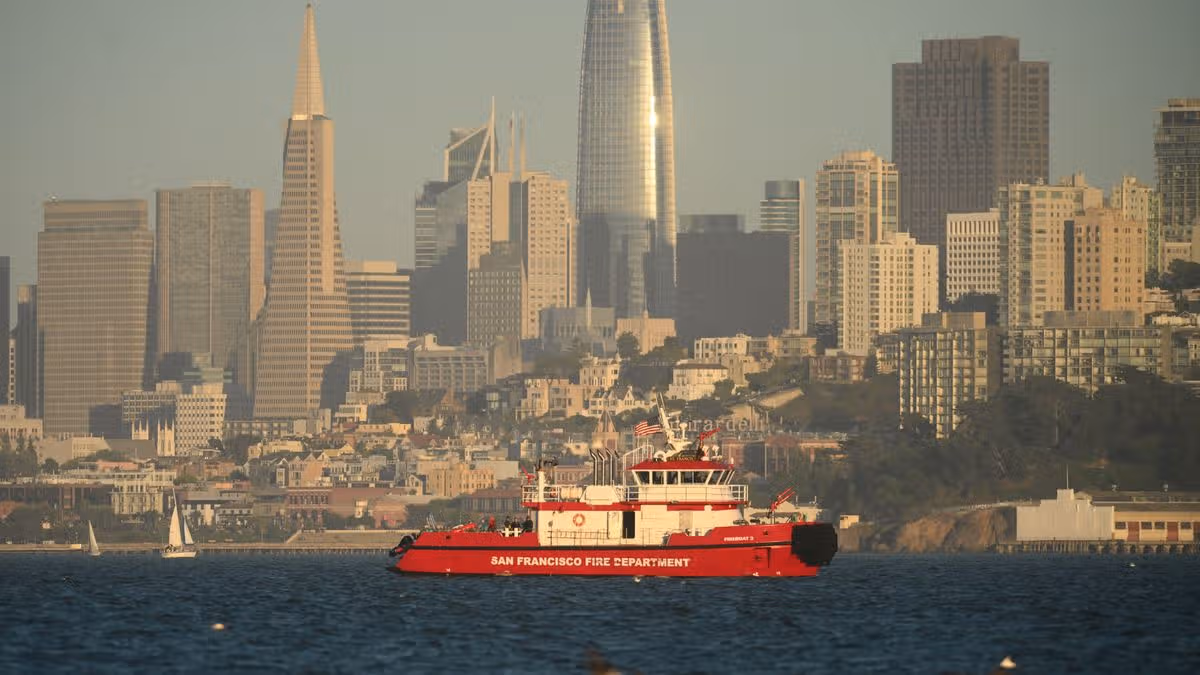 One dead and three missing after boat capsizes near Alcatraz Island