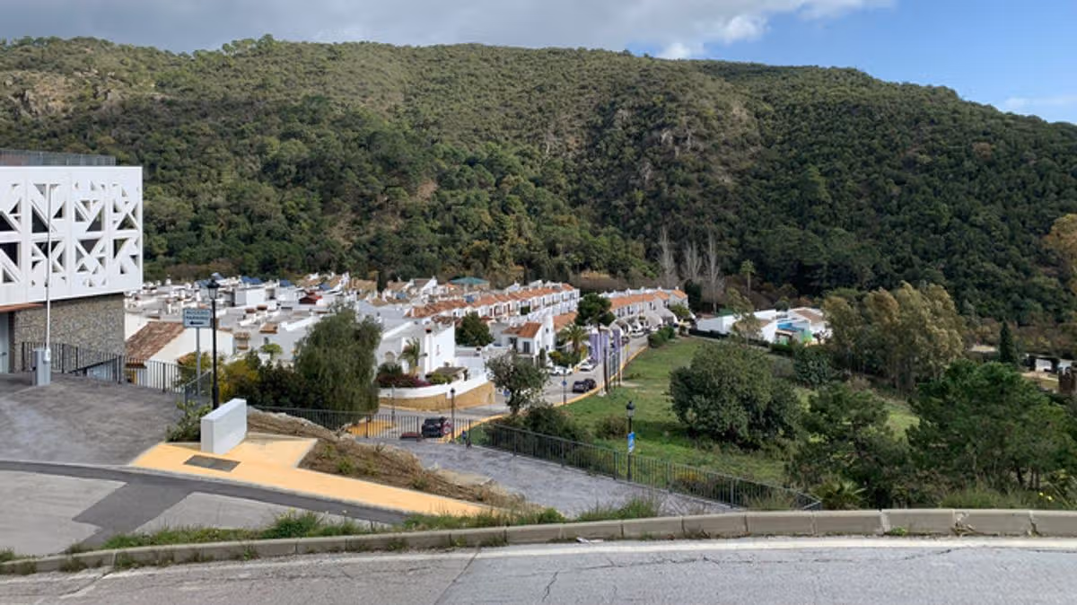 Dozens of tourists including Brits hospitalised in swimming pool poisoning near Marbella