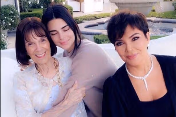 La matriarca de 91 años fue recordada en un sincero homenaje a Instagram por su hija, la gerente de talento Kris Jenner