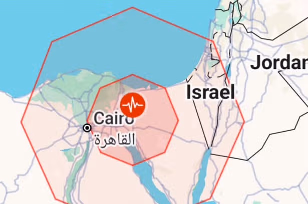 القاهرة تهتز بزلزال نادر بقوة 5.9 درجات بينما تهتز المباني في مصر