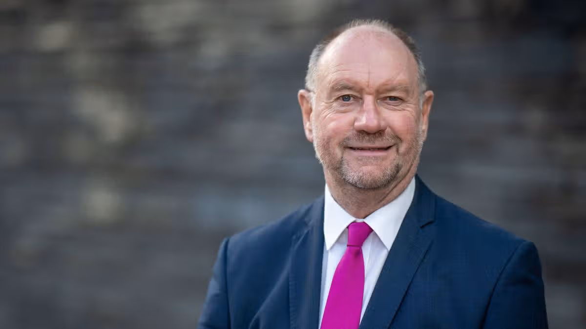 Major review to look at all options for Wales' struggling universities including mergers