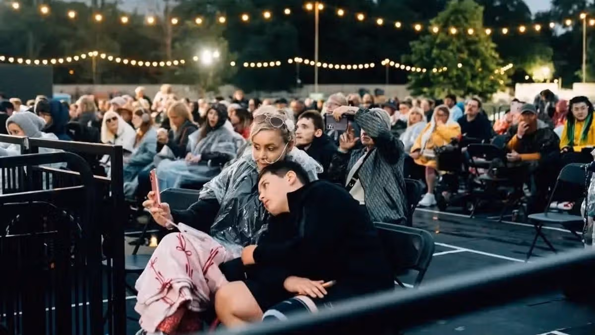 Emotional video of mum and son at Lewis Capaldi concert leaves people sobbing