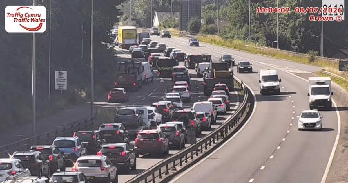 Lorry crash causes delays on A470 as lanes closed in both directions