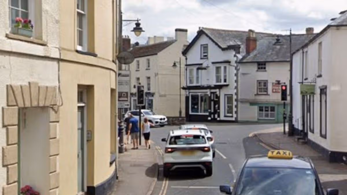 Two teenage girls 'followed by man' late at night in Brecon