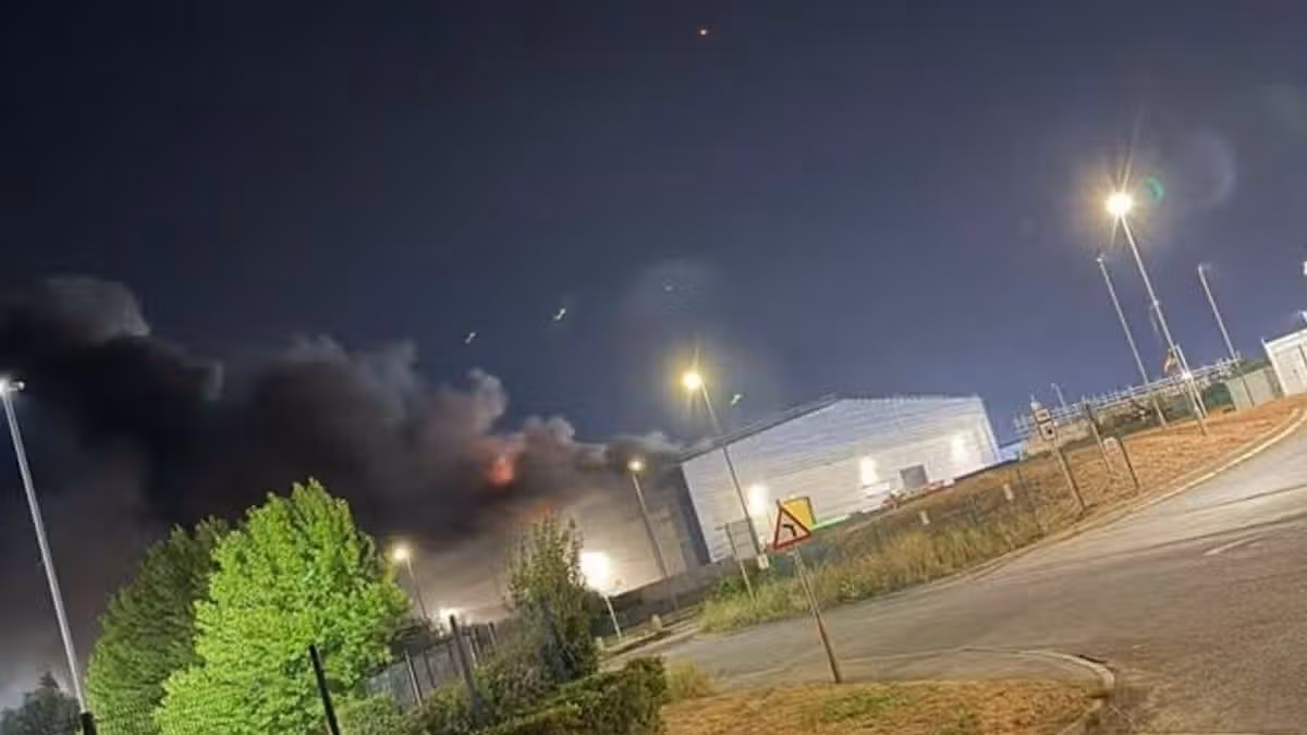 Major incident declared as huge fire breaks out at Avonmouth recycling center