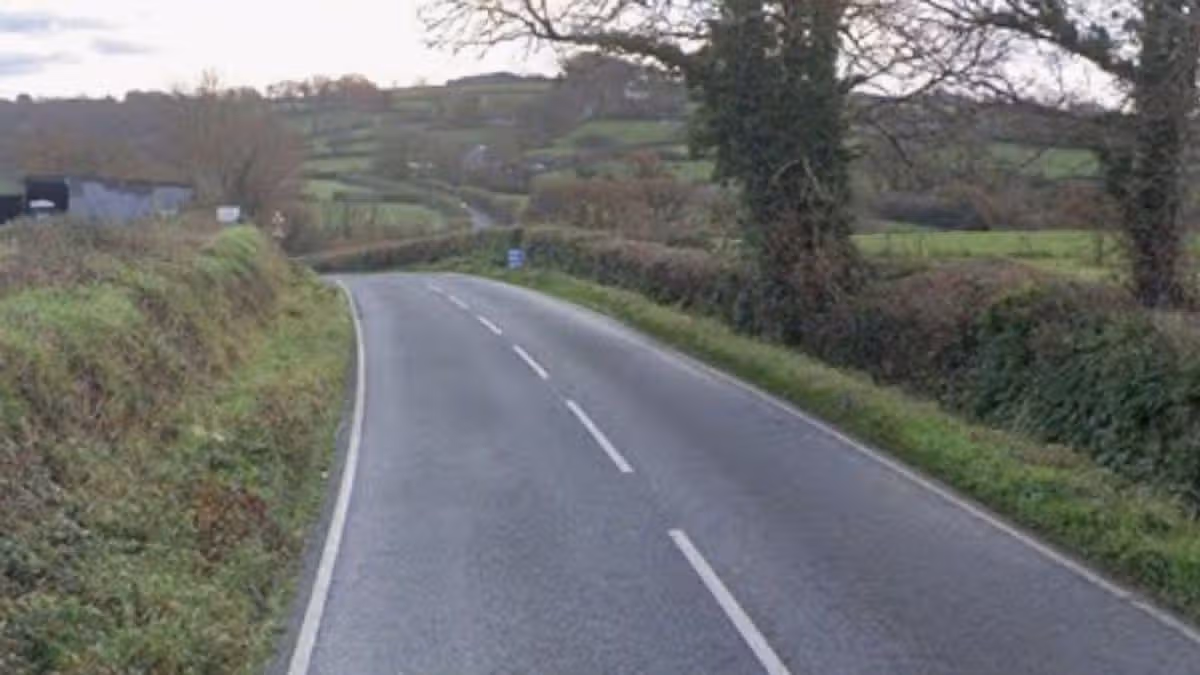 Un homme meurt dans un accident de la route fermée pendant des heures