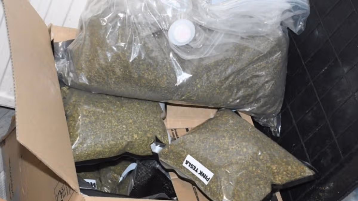 La policía descubrió las drogas tras visitar su residencia en los valles después de un informe hospitalario