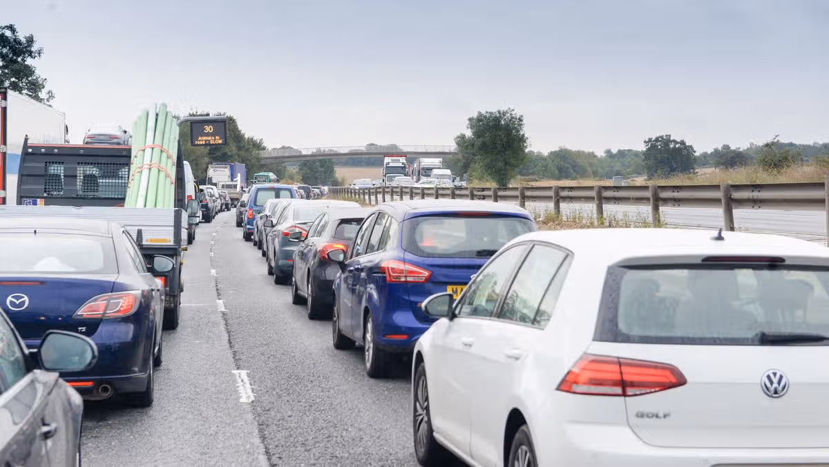 Los conductores advirtieron 'no cambiar de carril' este fin de semana mientras millones llevan a caminos