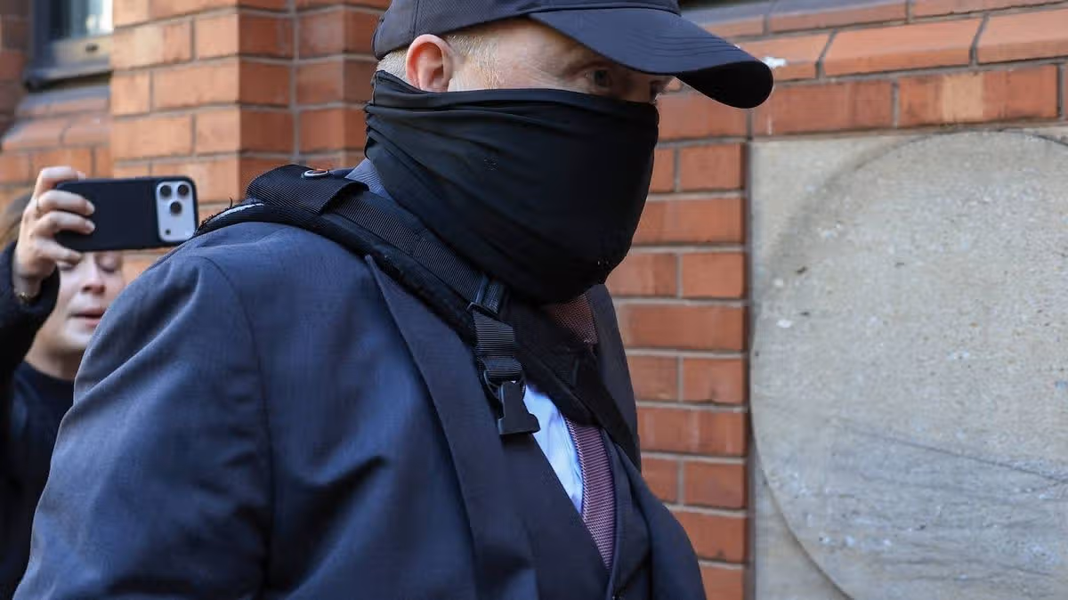 Bébé dans un sac en papier parmi les corps trouvés à la maison funéraire 'horror scène'
