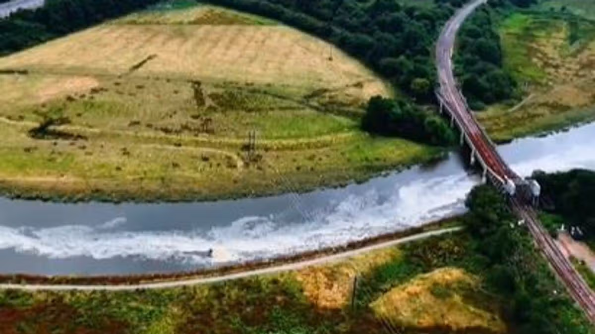 Huge snaking mass of scum travelling down Welsh river and the smell is making people's eyes burn