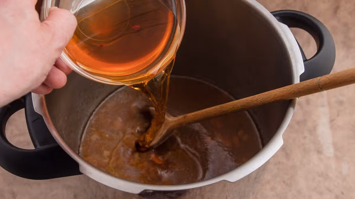 Ajouter 1 ingrédient à la sauce le rend plus épais et plus savoureux 'en secondes'