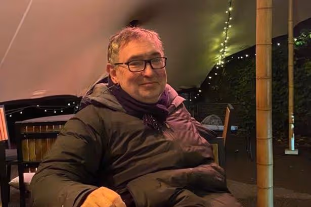 Veuve de l'ancien rédacteur en chef de la BBC qui est mort à l'automne de rivière gagne certificat de mort bataille judiciaire