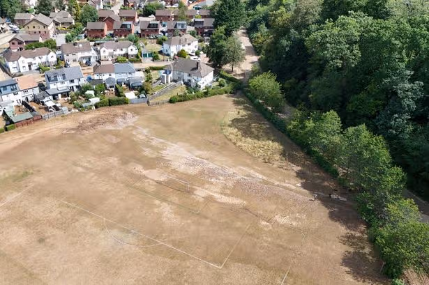 La inundación de la explosión de Quarry nos ha dejado atrapados en nuestro pueblo. Se siente como encerrada de nuevo